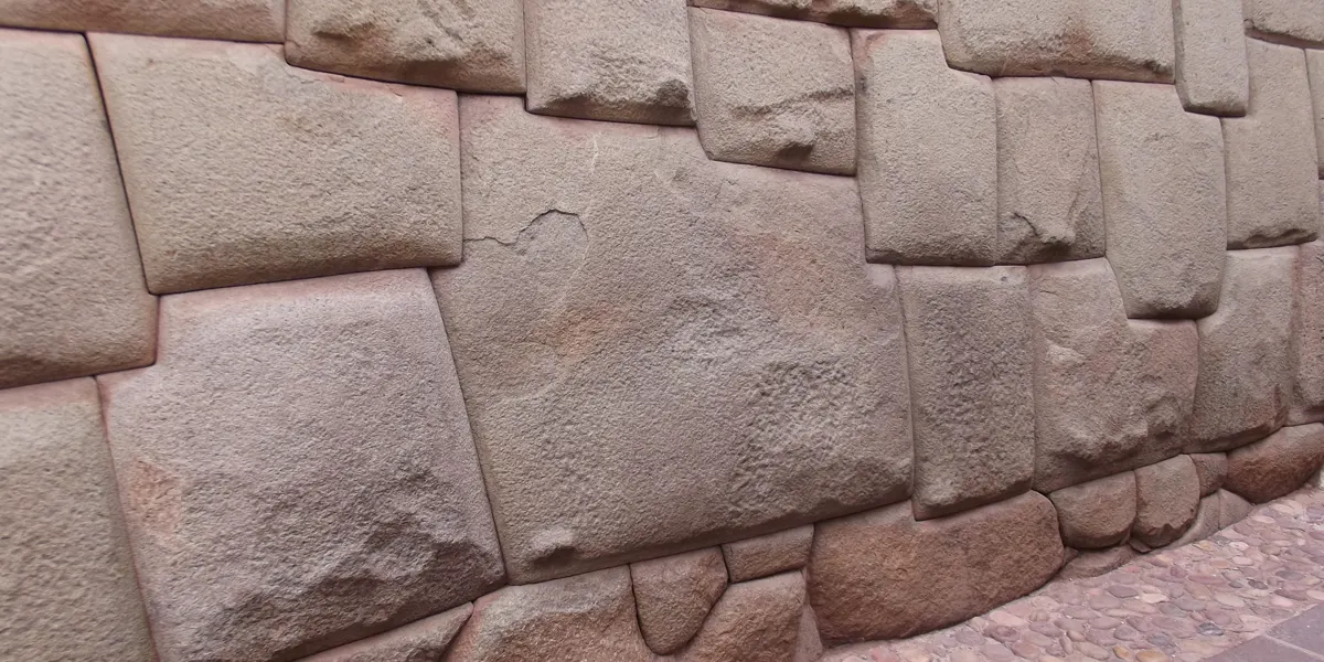 Hatun Rumiyoc – Stone of the 12 angles